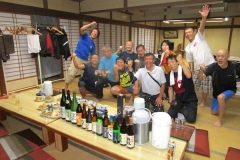 十日町「和泉屋旅館」での「ケロちゃんミーティング」。いや〜、飲みました