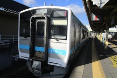 八戸行は2両編成のワンマンディーゼル