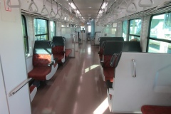 車内はガラガラ