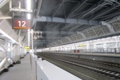 北海道新幹線の奥津軽いまべつ駅のホーム