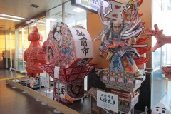 弘前や五所川原のねぷたが飾られている