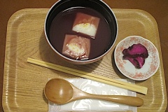 「むげん茶房」の「餅入りしるこ」を食べる