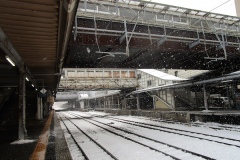 雪が降る降る秋田駅