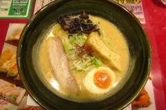 「無尽蔵」の「新潟米糀みそらーめん」を食べる