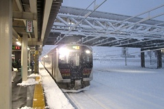 磐越西線の馬下行の列車がやってくる