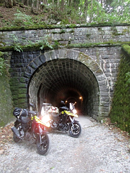 天城峠旧道のトンネル