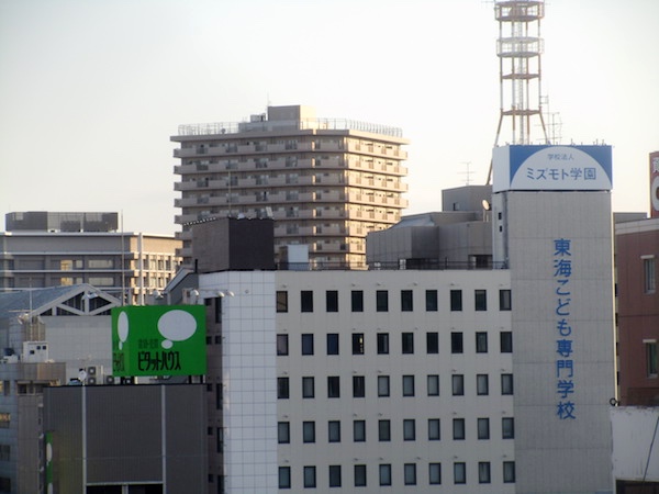 「東横イン」（浜松駅北口）から見る夜明けの浜松