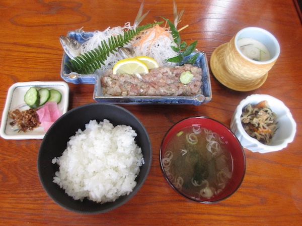 野島崎の食事処「みずるめ」で「なめろう定食」を食べる