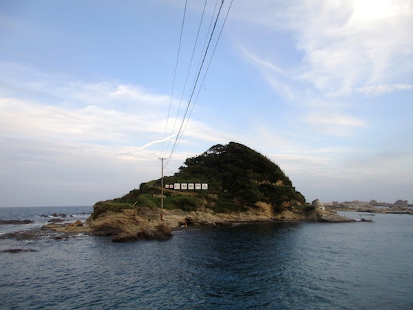 太海海岸の仁右衛門島