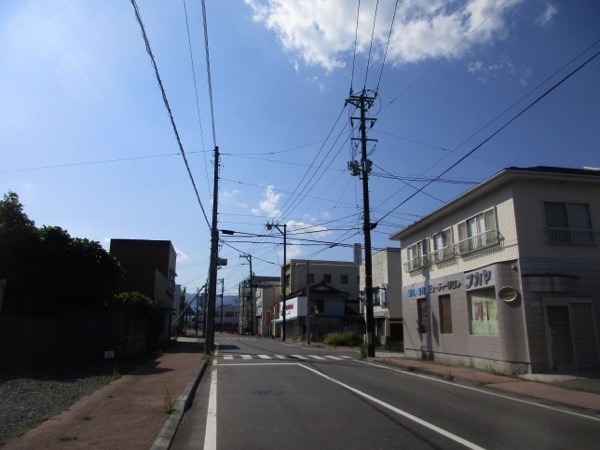 富岡の目抜き通り。無人の町を行く