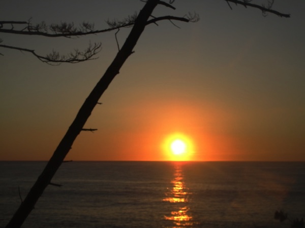 太平洋に朝日が昇る