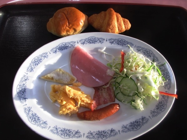 御崎の国民宿舎「からくわ荘」の朝食