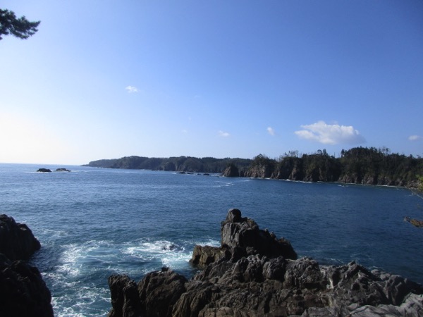 唐桑半島の御崎へとつづく海岸線