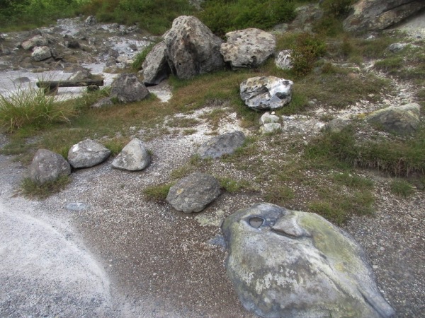 玉川温泉の北投石