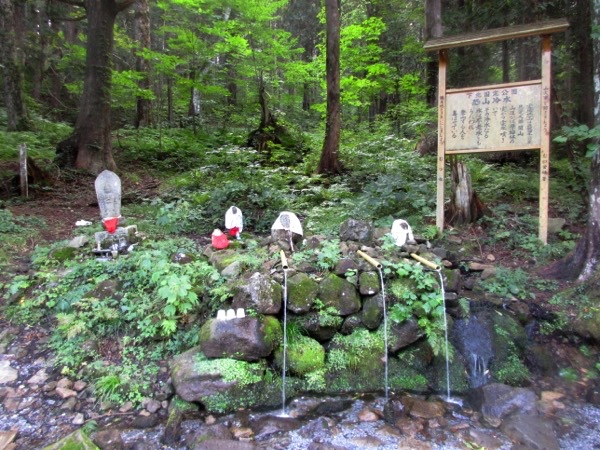 田名部からは県道4号で恐山へ。恐山の湧水「恐山冷水」を飲む