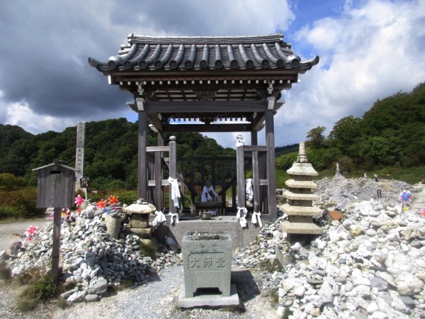 恐山の地獄にまつられている大師堂