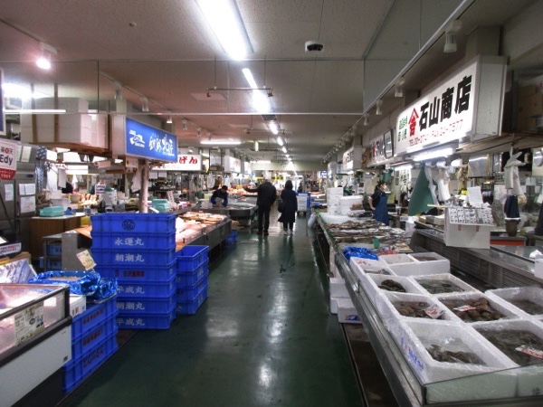 釧路駅前の和商市場を歩く