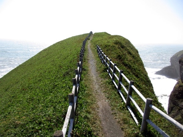 涙岬の突端へ