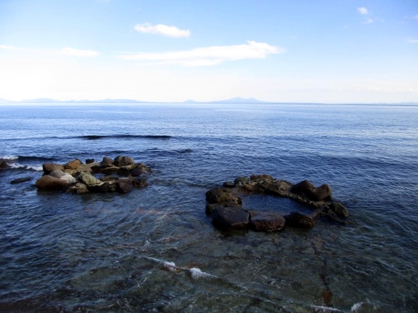 海中に湧く瀬石温泉