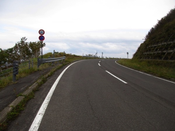 知床峠を登っていく