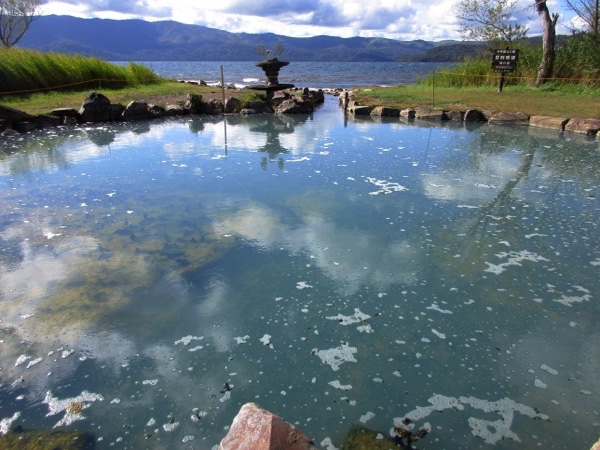 屈斜路湖畔の池の湯