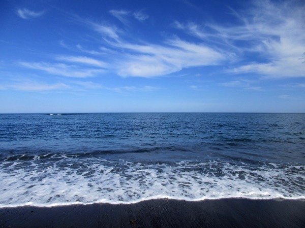 オホーツク海の寄せる波