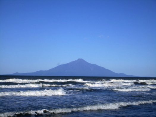 日本海越しに見る利尻島