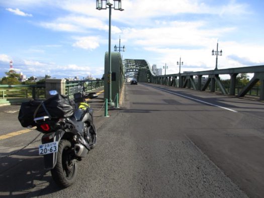 北海道遺産の旭橋を渡る