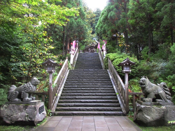 真山神社の石段