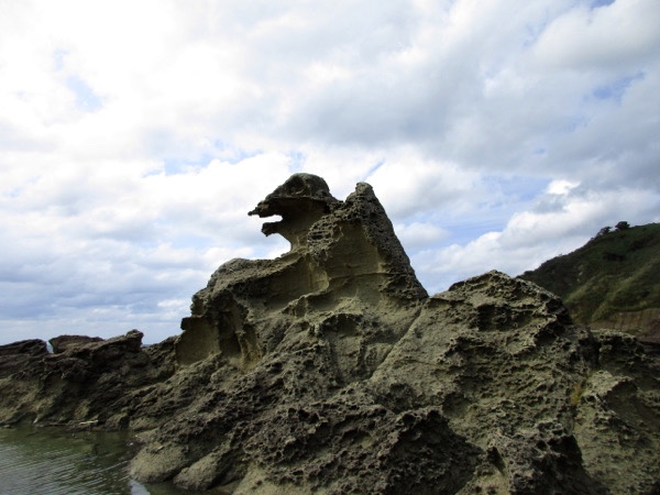 潮瀬崎のゴジラ岩