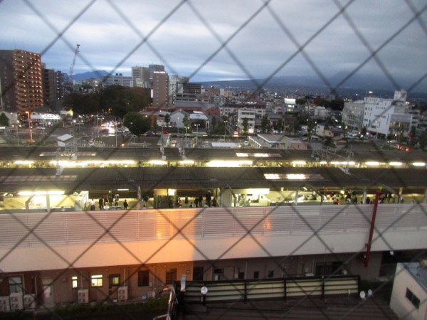「東横イン」の部屋から見下ろす前橋駅