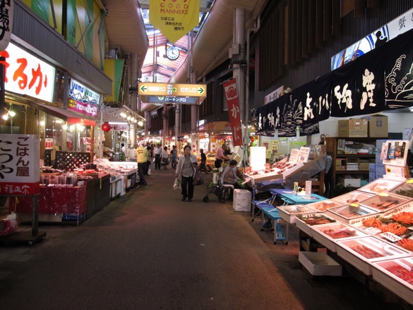 「金沢探訪」の最後は近江町市場