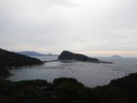 柏島へ。後には沖ノ島、右手には鶴来島が見える