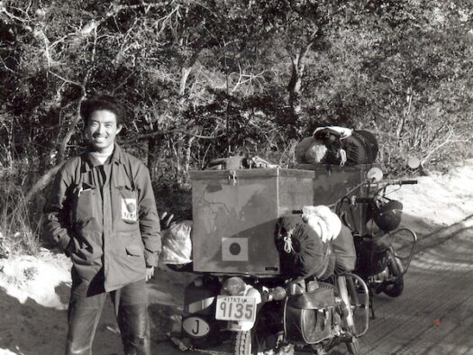 「アフリカ一周」（1968年〜1969年）。モザンビークの砂道を行く
