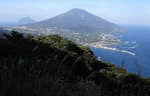 登龍峠からの眺め。八丈富士を一望！