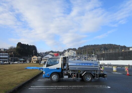 日本各地から災害支援の給水車がやってきた。この車は滋賀県の守山市から