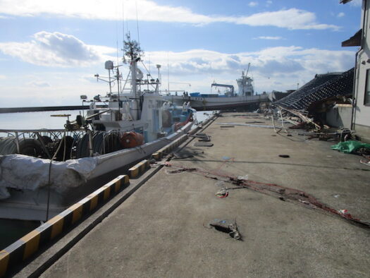 鵜飼漁港の岸壁