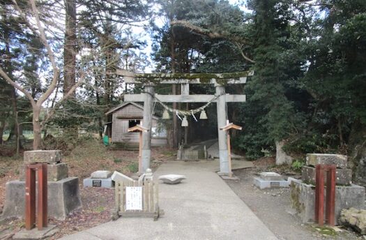 珠洲の地名の由来ともなった須須（すず）神社