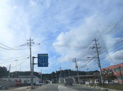 珠洲道路と国道249号の交差点。ここは右折して国道249号で日本海へ