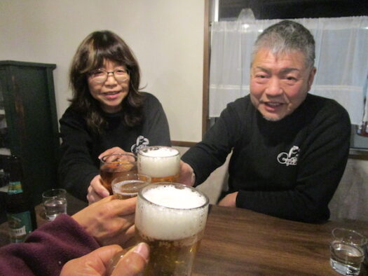 中村社長、奥様、渡辺さんと乾杯。奥様はウーロン茶、渡辺さんはノンアルコール。「ゴメン、ゴメン」といいながら中村社長と生ビールで乾杯を繰り返す
