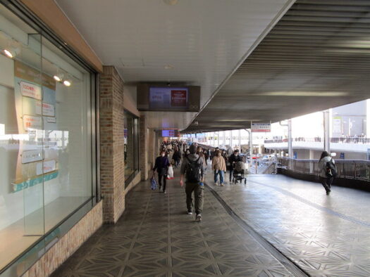 横浜線で町田へ。町田駅の周辺を歩く