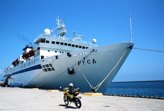 2002年の「ユーラシア大陸横断」は伏木港から出発した
