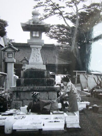 夕市の立つ住吉神社