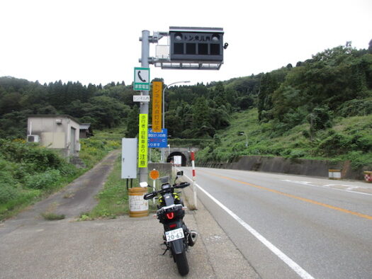 金沢から国道8号で富山へ。県境の倶利伽羅峠を越える