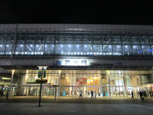 夜の富山駅