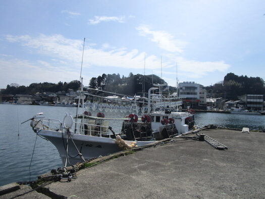 宇出津漁港のイカ釣り船
