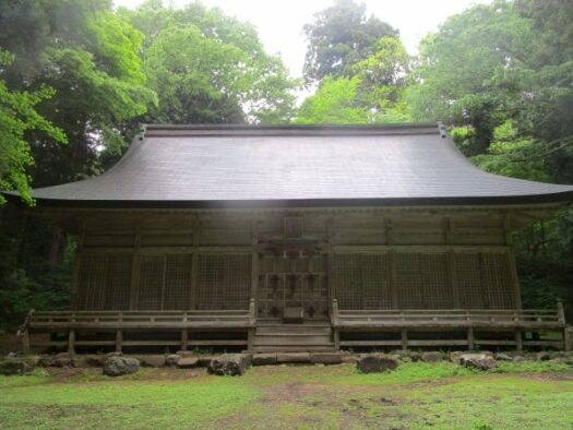 伊須流岐比古神社の拝殿