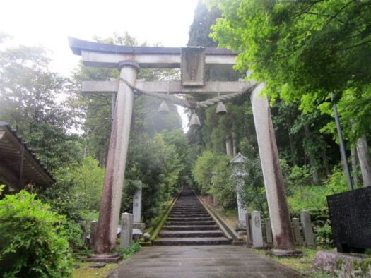 山崎町の阿良加志比古神社