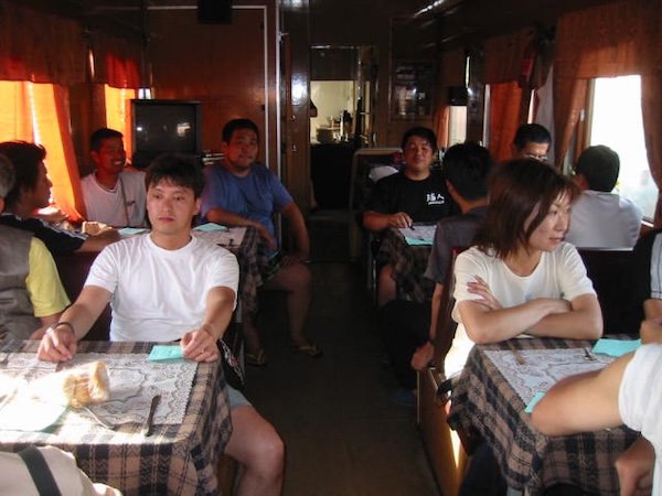 シベリア鉄道の食堂車で