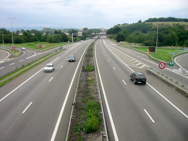 フランスの高速道路オートルートを走る